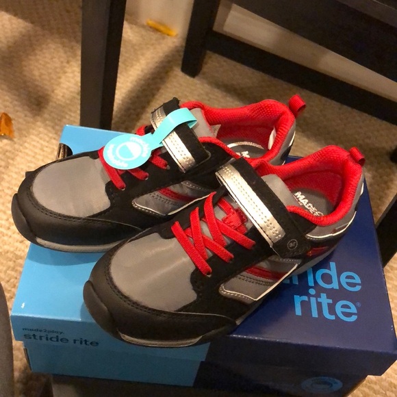 NWT BOYS SNEAKERS - Picture 1 of 7